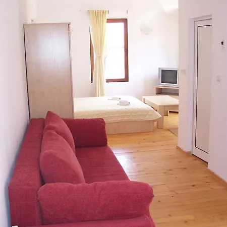 Services Apartment *
